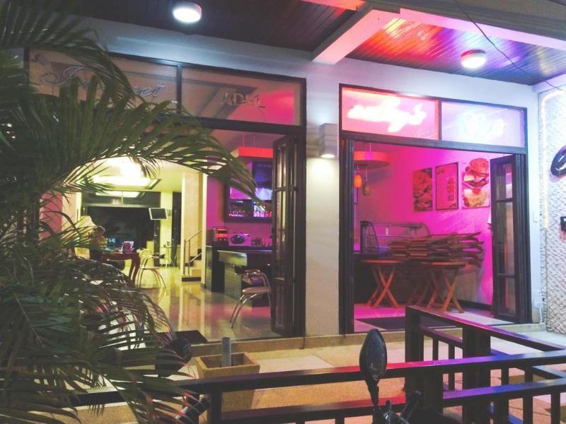 Enjoy'S Beach House & Cafe' Ban Karon Eksteriør bilde